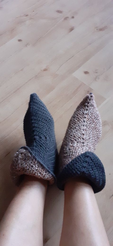 Bambosze, skarpety. Rękodzieło