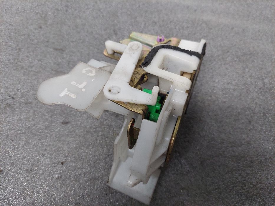 Fechadura / fecho porta trás direito HONDA Jazz II (GD_, GE3_, GE2_)