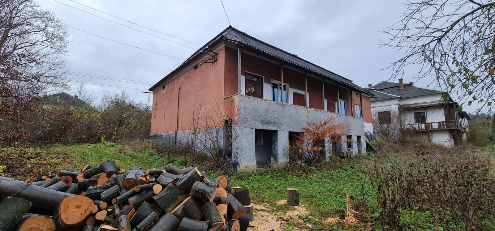 Нежитлова будівля, будинок садибного типу