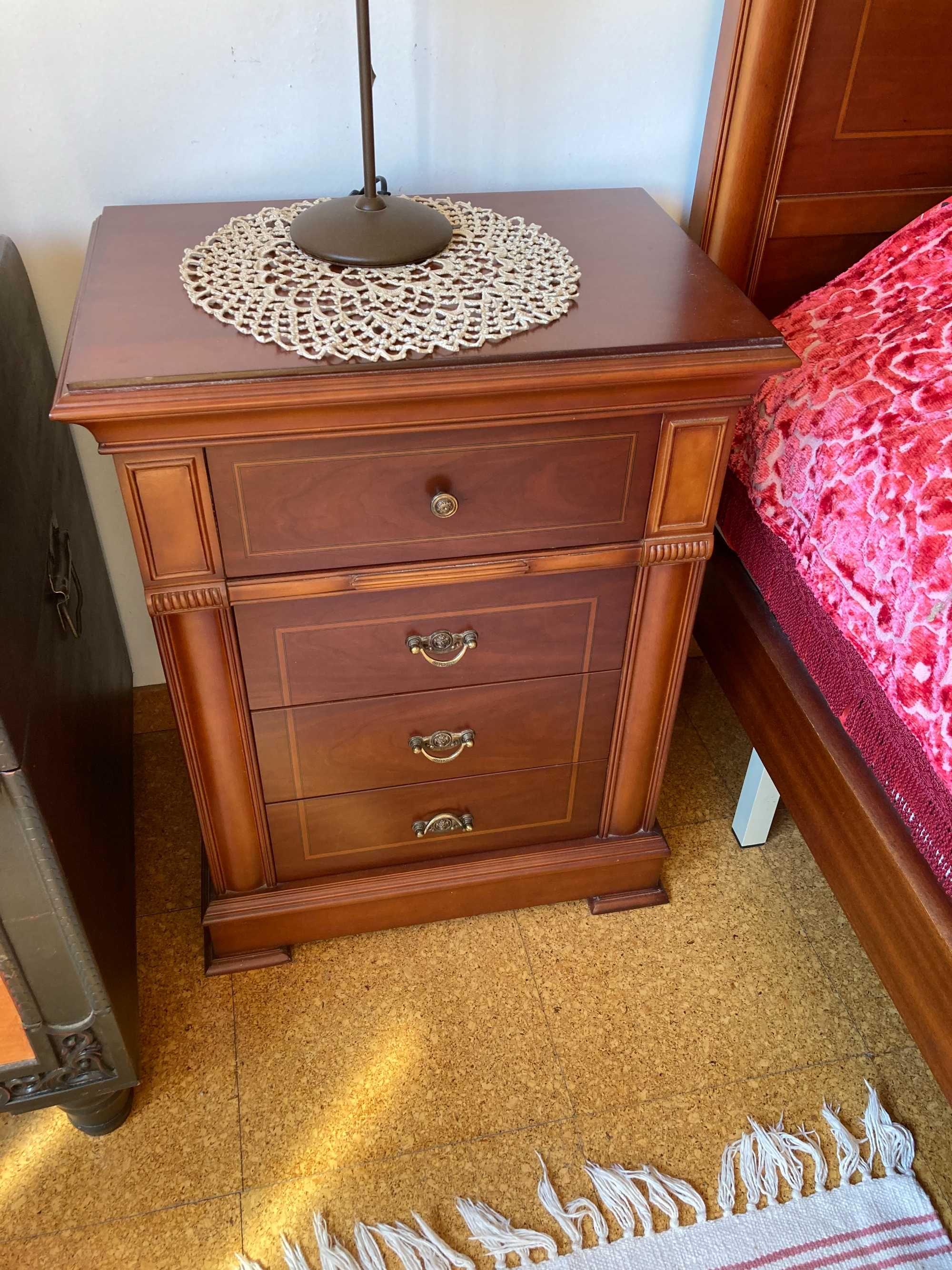 Mobilia de quarto em cerejeira