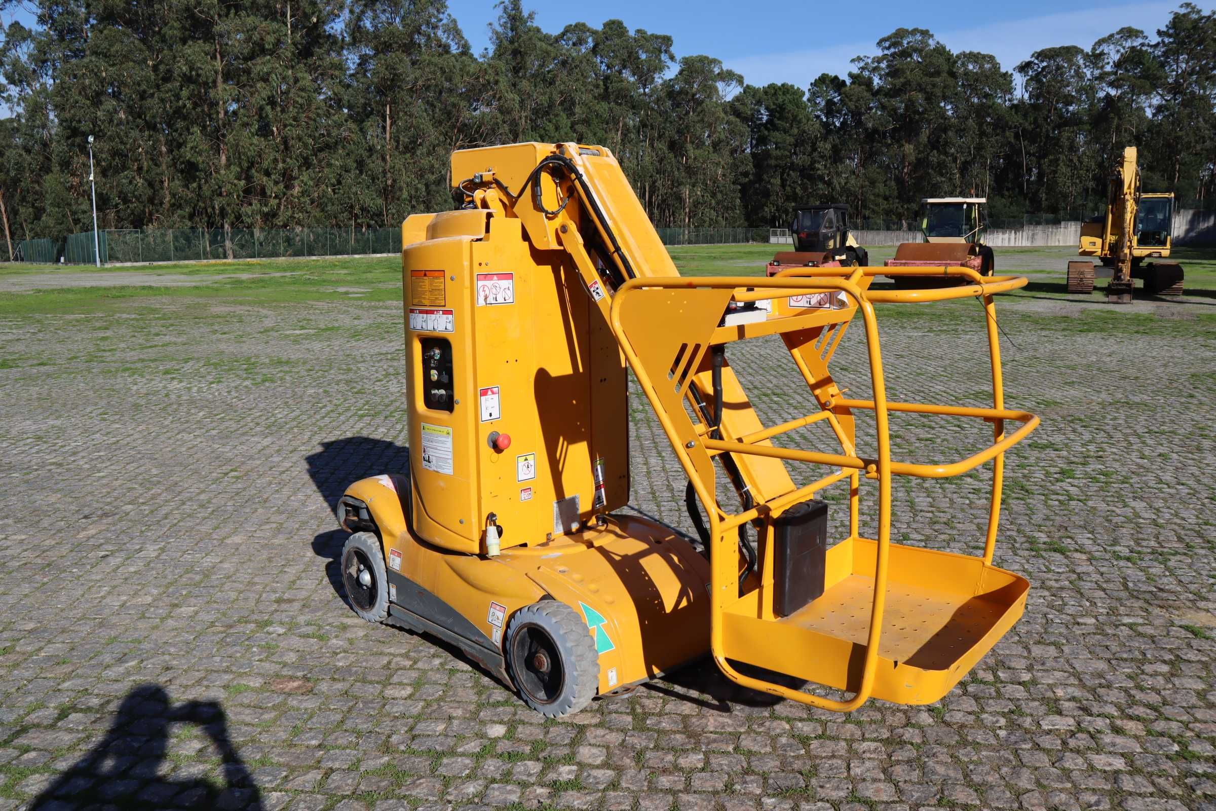 2014 Haulotte Star 10-1 (10 m) Vertical Mast Lift Platafor. Elevatória