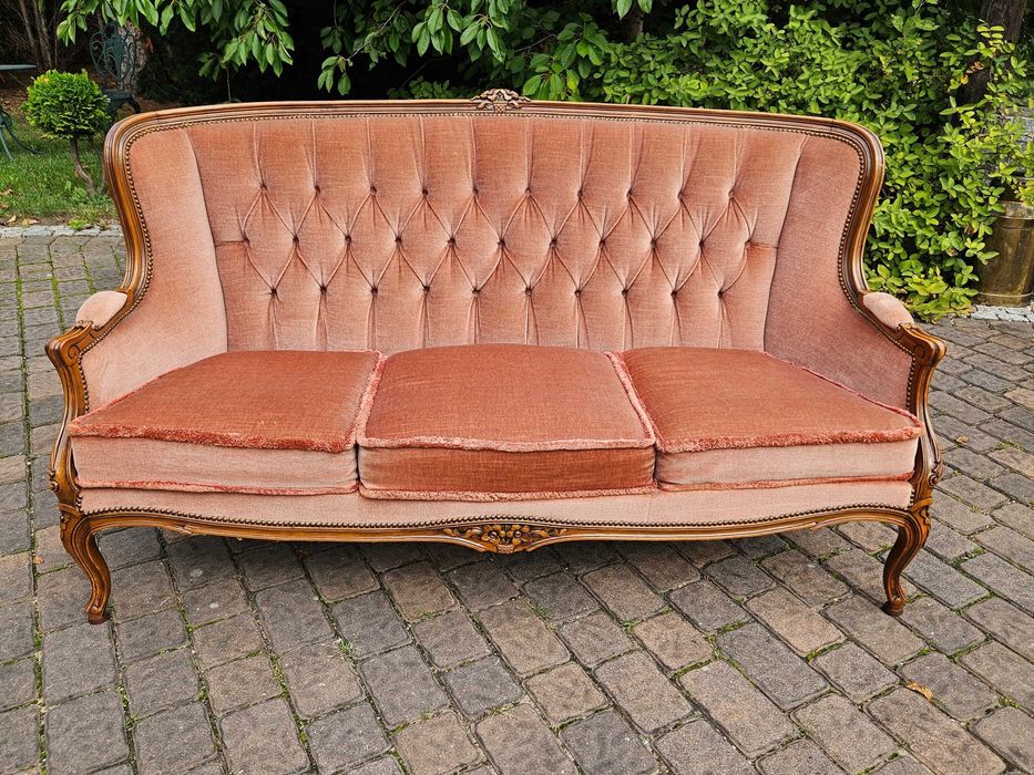 Pięknie zdobiona Sofa ludwikowska Kanapa