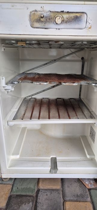 Продам холодильник Hansa 1.8 м.