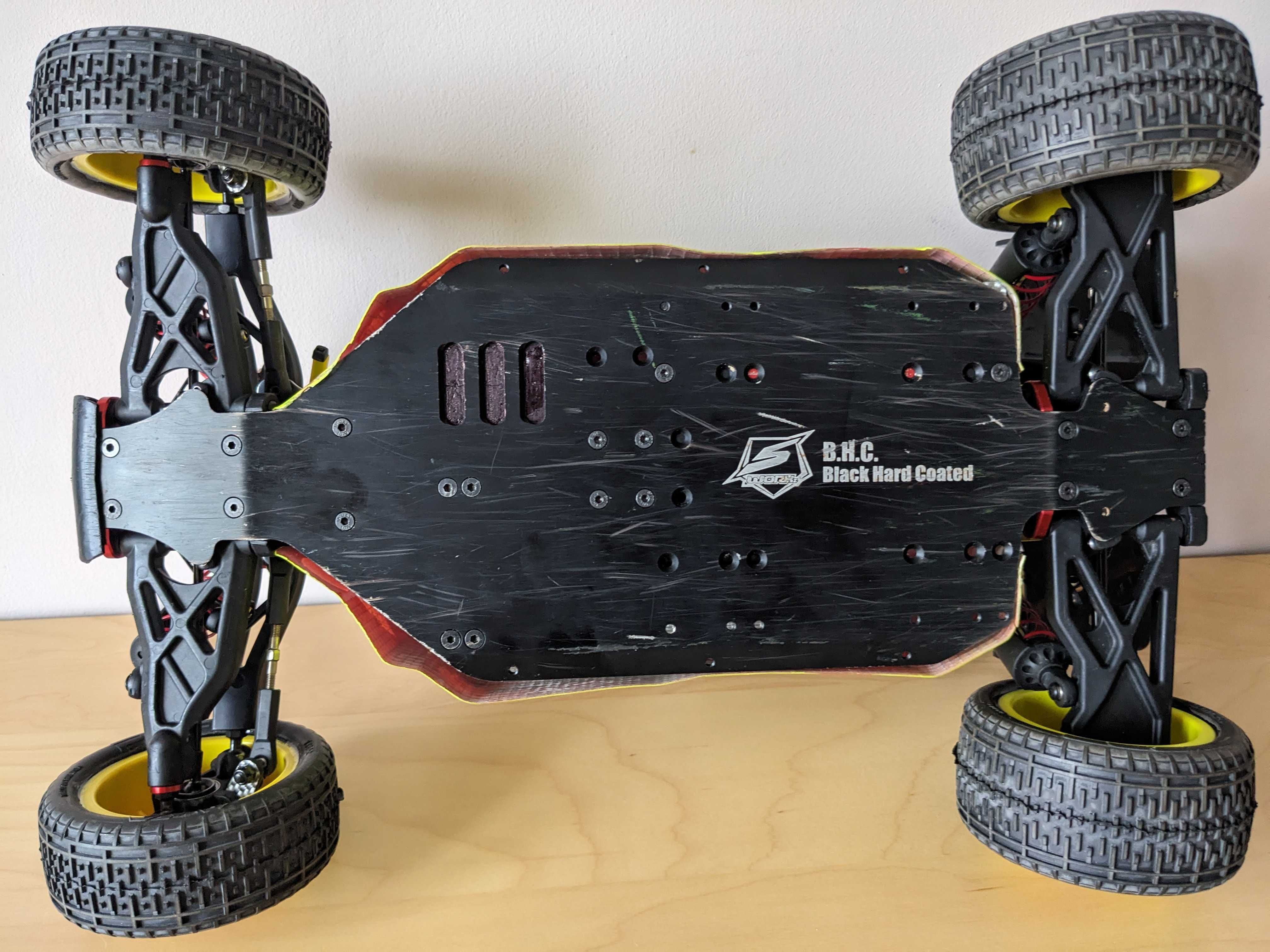 Zawodniczy buggy SWorkz S104 EK1 PRO KIT w skali 1:10. Prorevo.