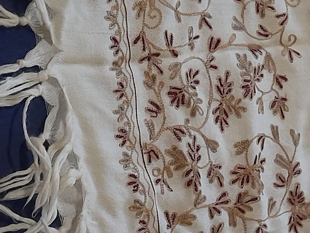 Xaile branco bordado | Muito antigo