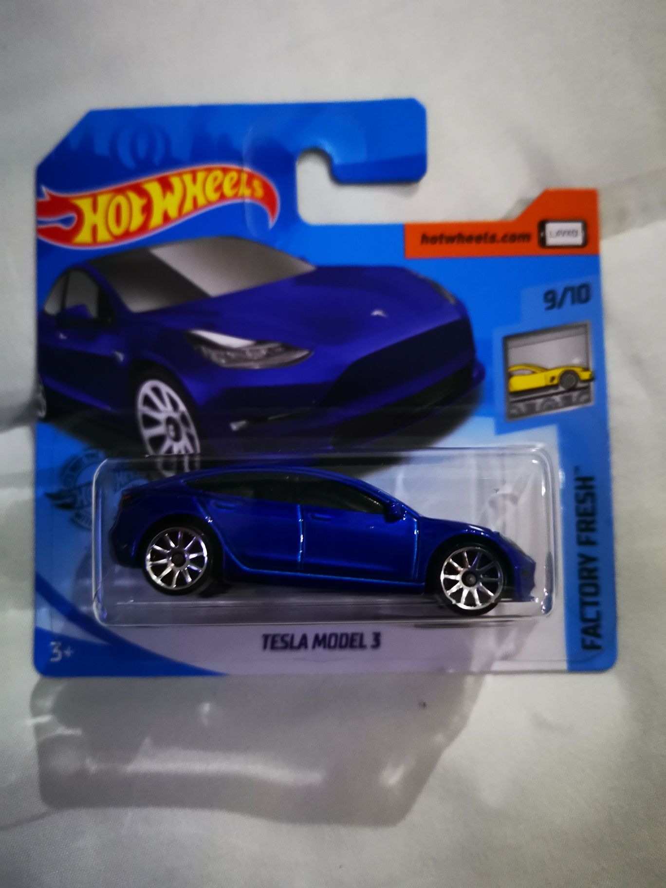 Hot wheels tesla novo com portes incluídos