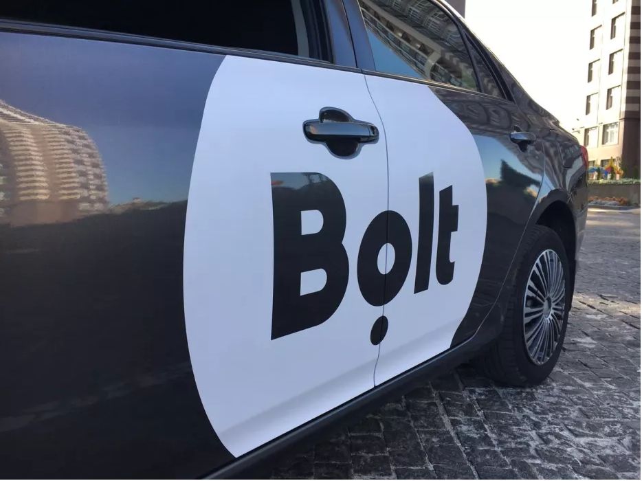 Съемная магнитная наклейка такси BOLT (БОЛТ)