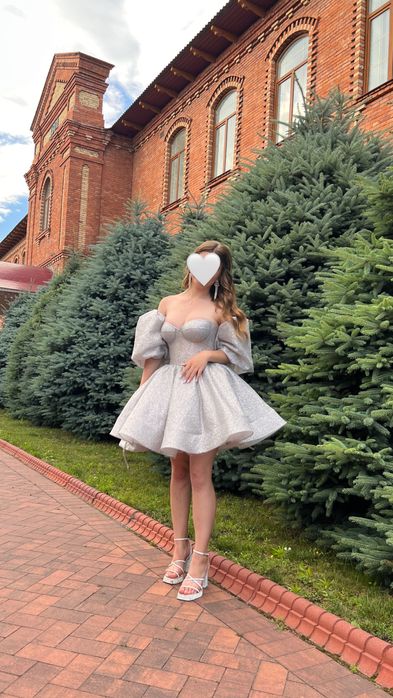 Випускна, вечірня, пишна сукня