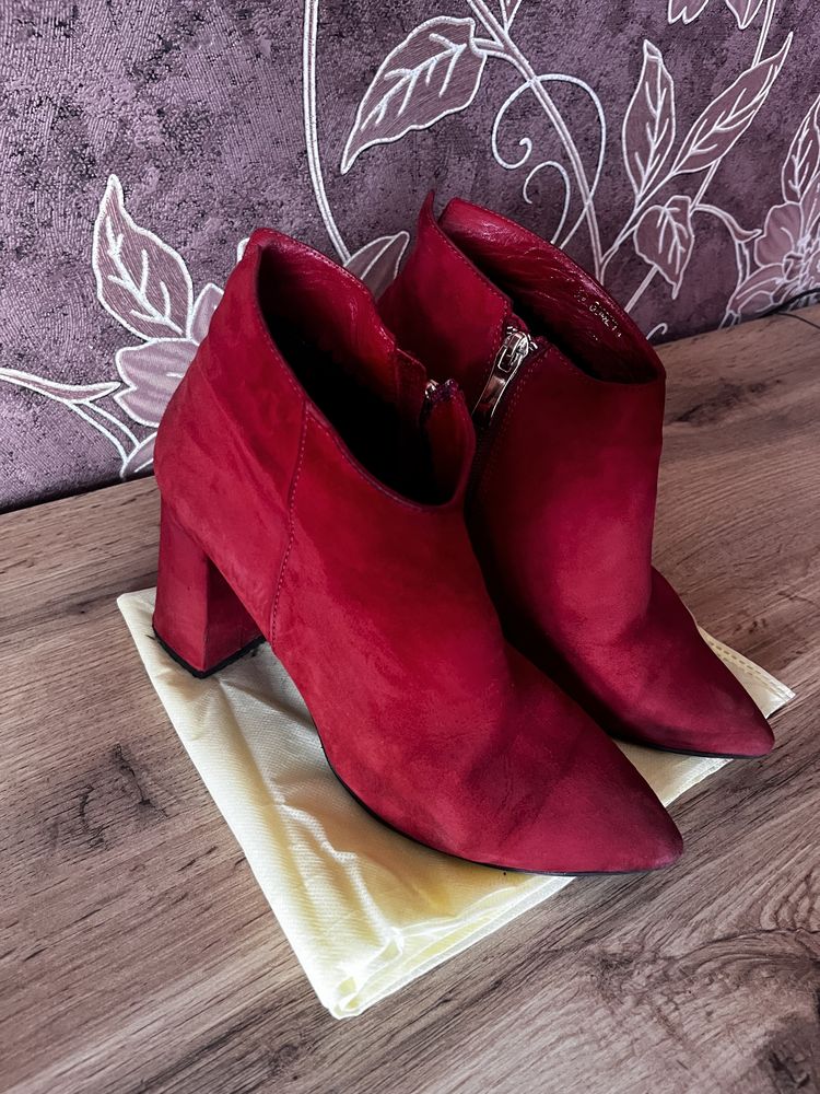 ‼️Продам червоні замшеві туфлі(ботильйони)‼️