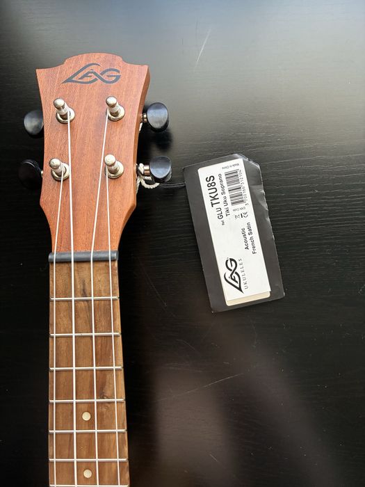 Ukulele instrumento novo