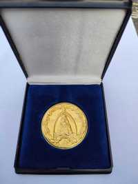 Medal złocony Święta Kinga "Kanonizacja Pani Ziemi Sądeckiej, 1999".