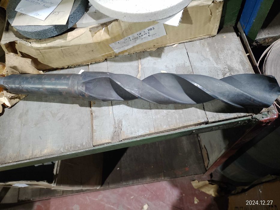 Продам металлорежущие инструменты: протяжки, сверла, метчики, резцы..