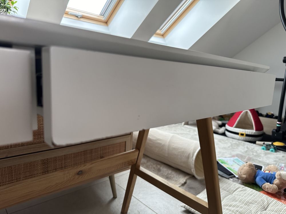 Stół Dyanaz MDF lakierowanego i nogami z litego drewna 120x60 cm