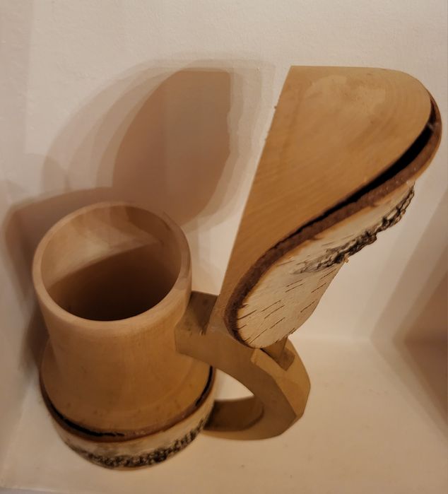 Drewniany dzbanek ozdobny