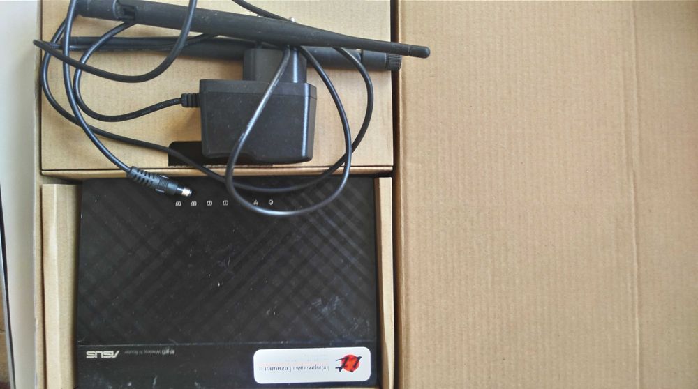 Безпроводной Маршрутизатор (роутер) ASUS RT-N12, ско 300Мбит/с, c WiFi