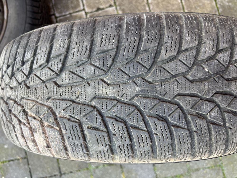 Opony zimowe nokian z felgami 15"