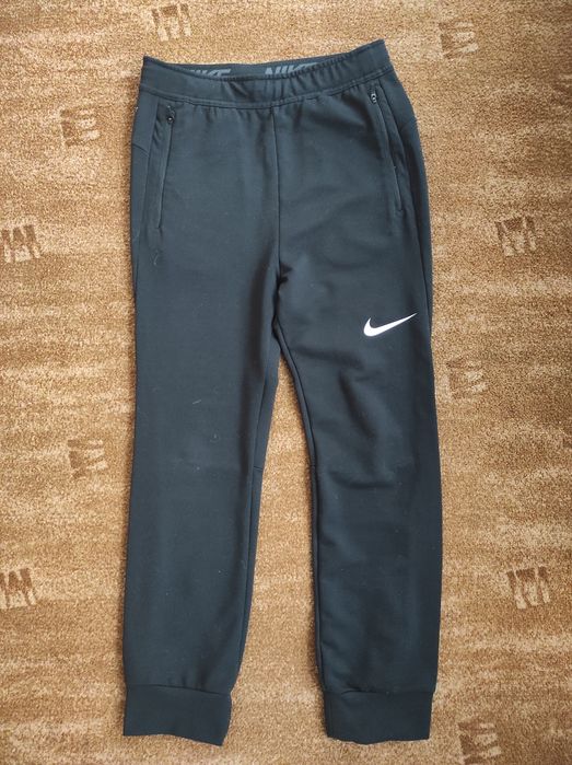 Спортивные штаны Nike 12-13 лет