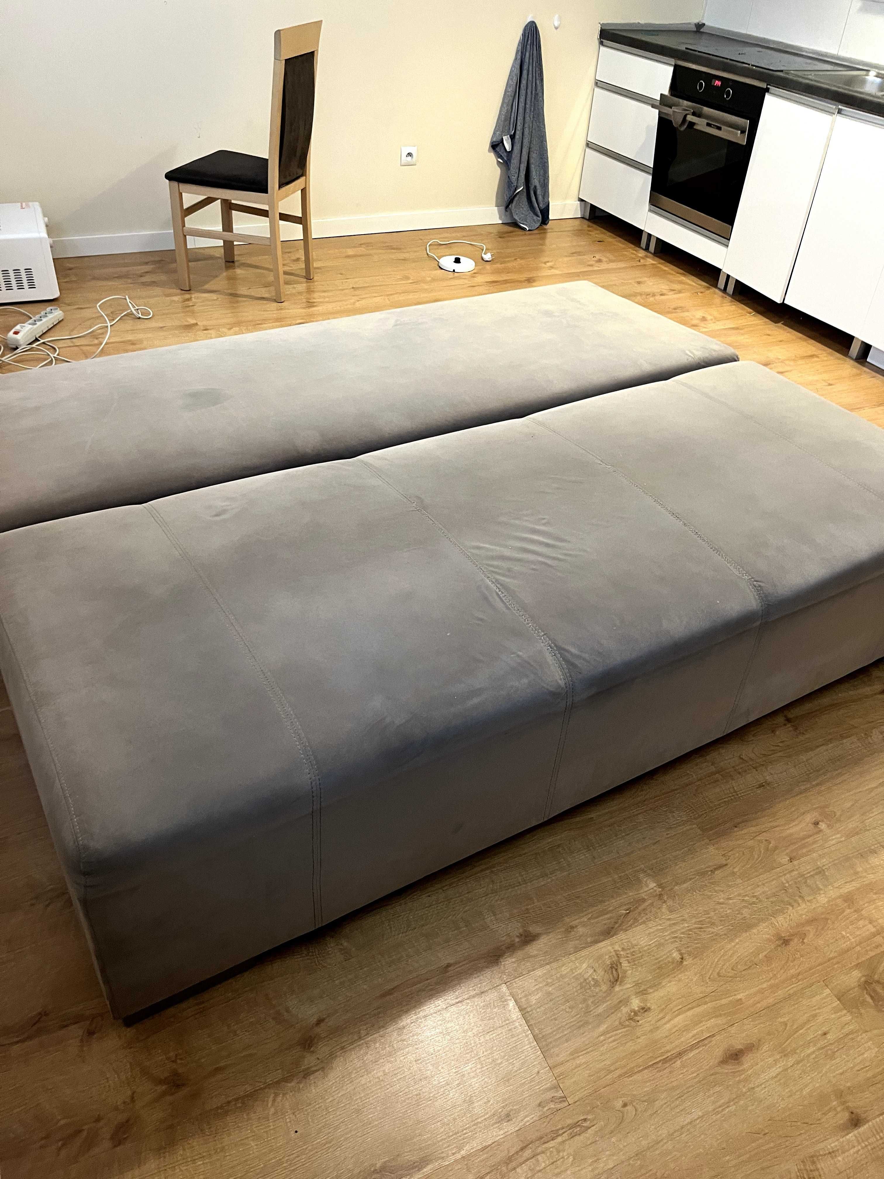 Rozkładana sofa z pojemnikiem na pościel – aksamit