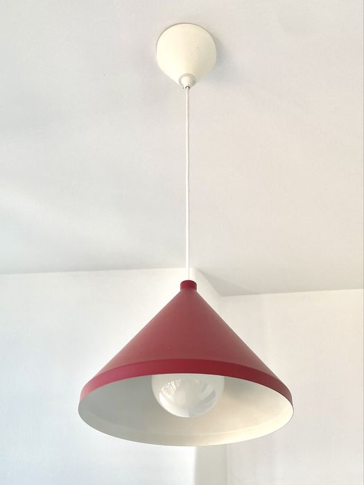 Candeeiros suspensos com abajur metálico