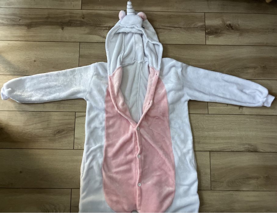 Unikatowy kombinezon (piżama) jednorożca, rozmiar uniwersalny z Sinsay