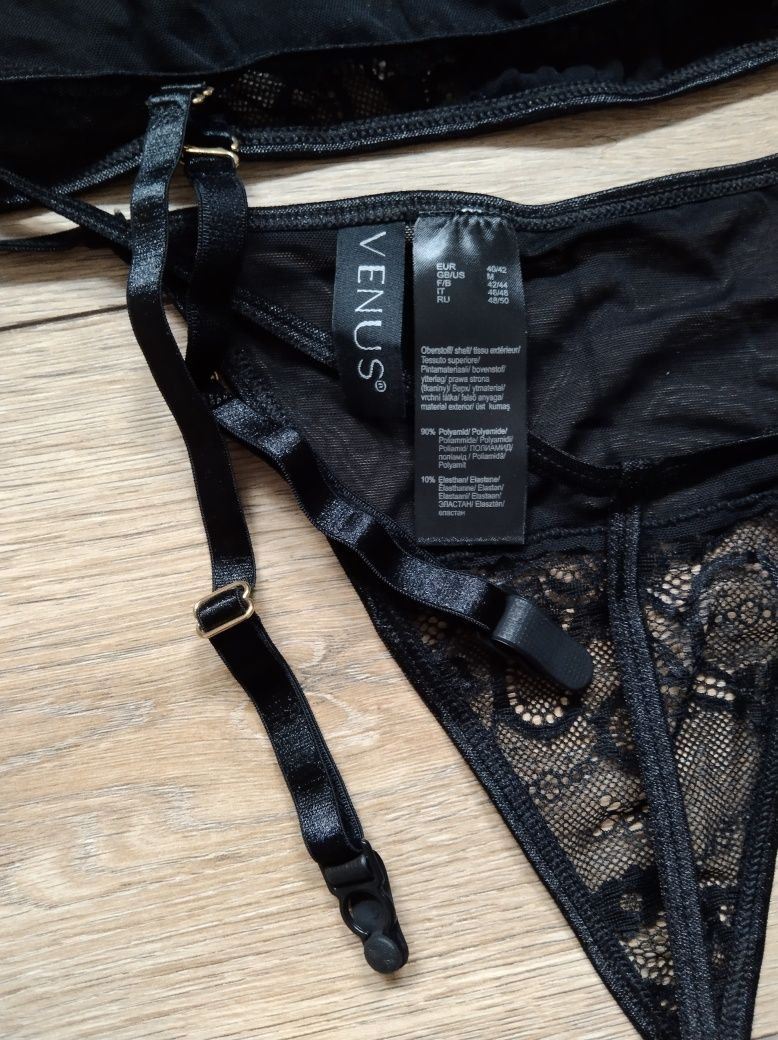 Zestaw bielizny erotycznej koronkowa halka koszula stringi paski 40 L