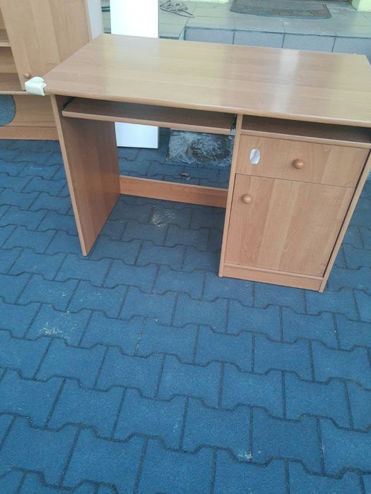 Używane biurko z nadstawką