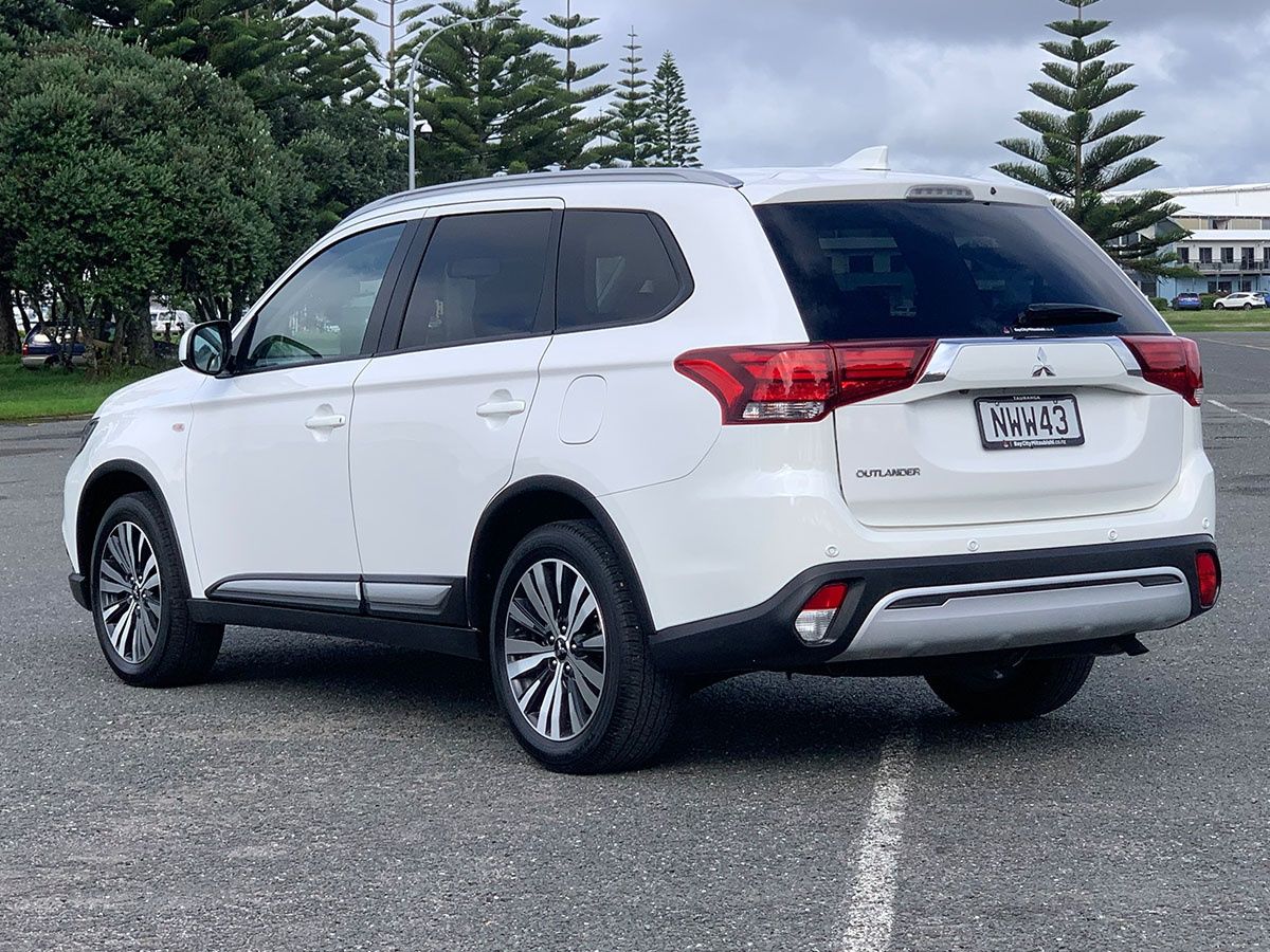 Розборка шрот запчастини Mitsubishi Outlander 3 капот двері 2015-2021