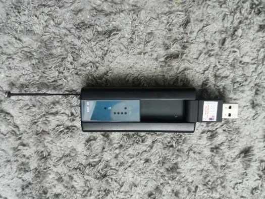 EV-DO USB 3G модем Pantech UM150 с шарнирным USB и разъемом MicroSD