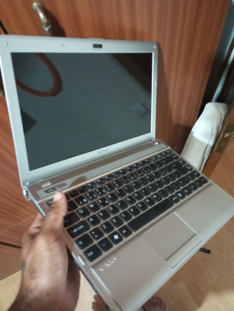 Notebook laptop HP mini funcionando