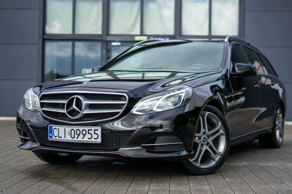Mercedes-Benz Klasa E E300h Bogata wersja Niski Brzebieg Bezwypadkowy Osoba Prywatna