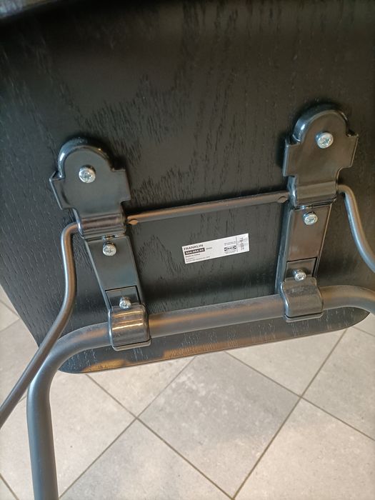 Cadeirão IKEA Franklin preta