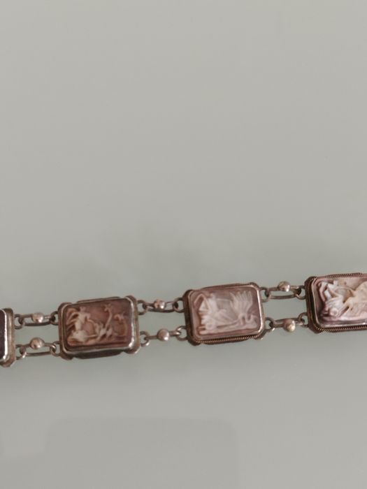 Lindo pulseira de prata antiga com camafeus.. Marca de prata no fecham