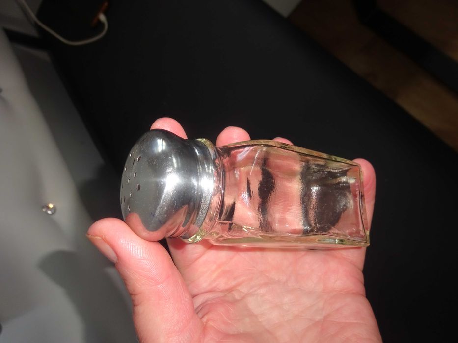 solniczka pieprzniczka szklana PRL 10,5 cm