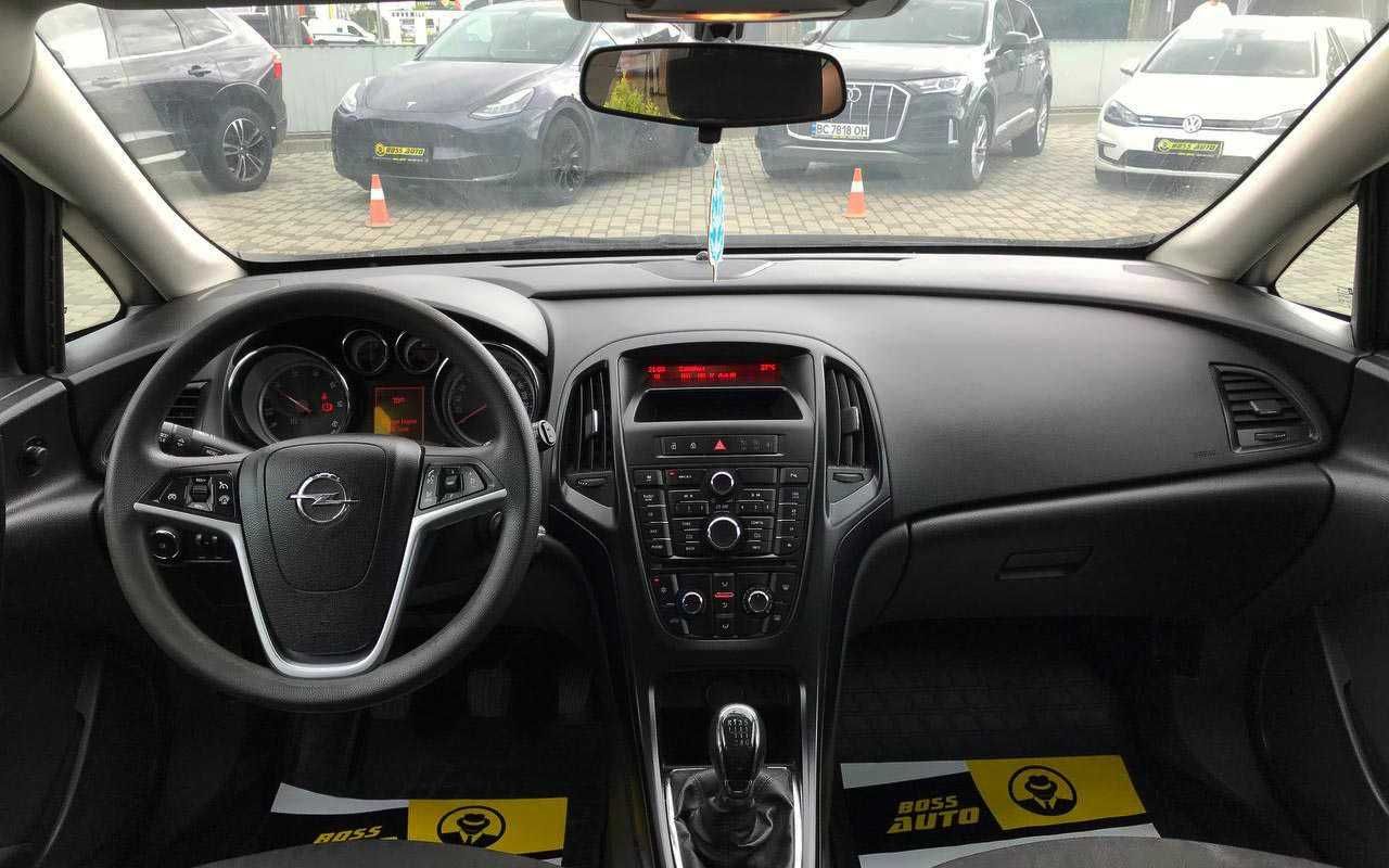 Opel Astra Sports Tourer 2014