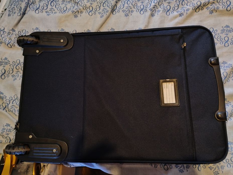 Nowa duża walizka 49 cm X 72 cm X 24 cm