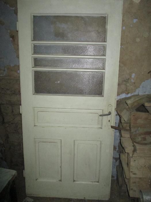 Деревяные двери со стеклами