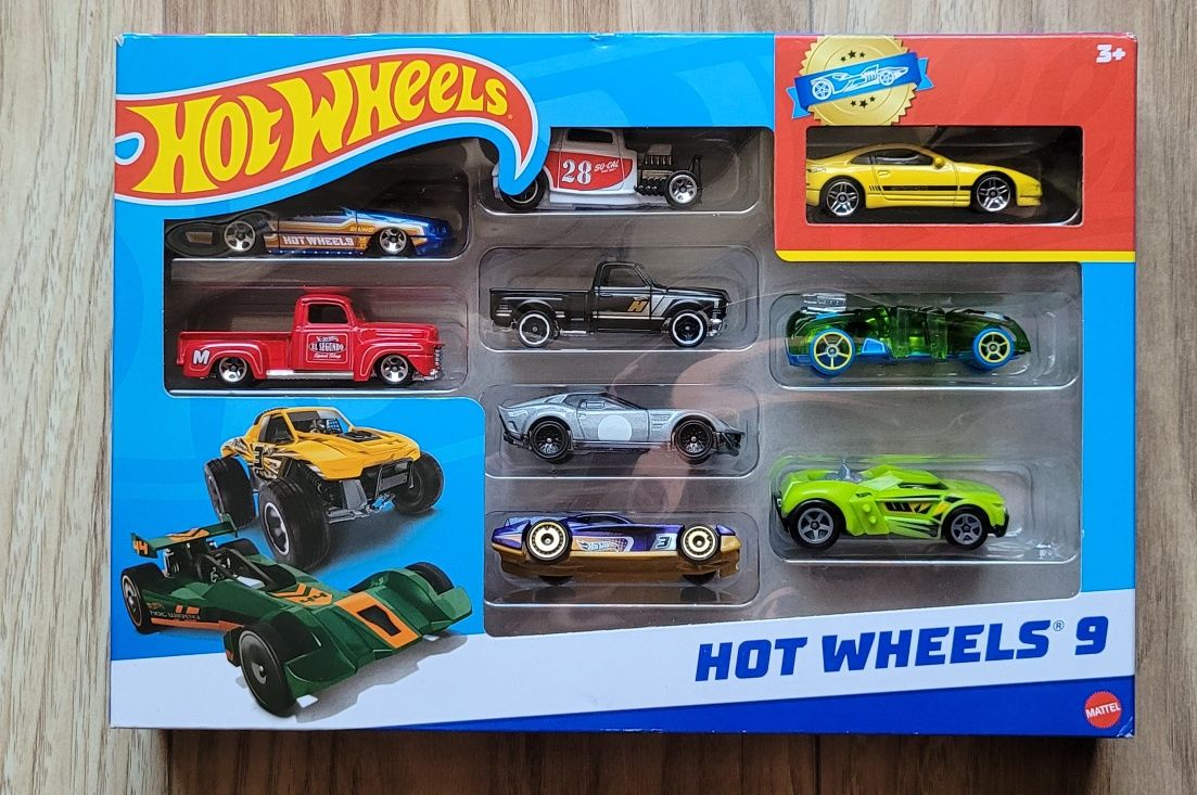 Zestaw 9 ciu samochodów marki Hot Wheels