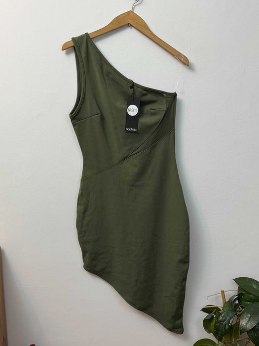 Sukienka sylwestrowa imprezowa asymetryczna sukieneczka Boohoo 38 M