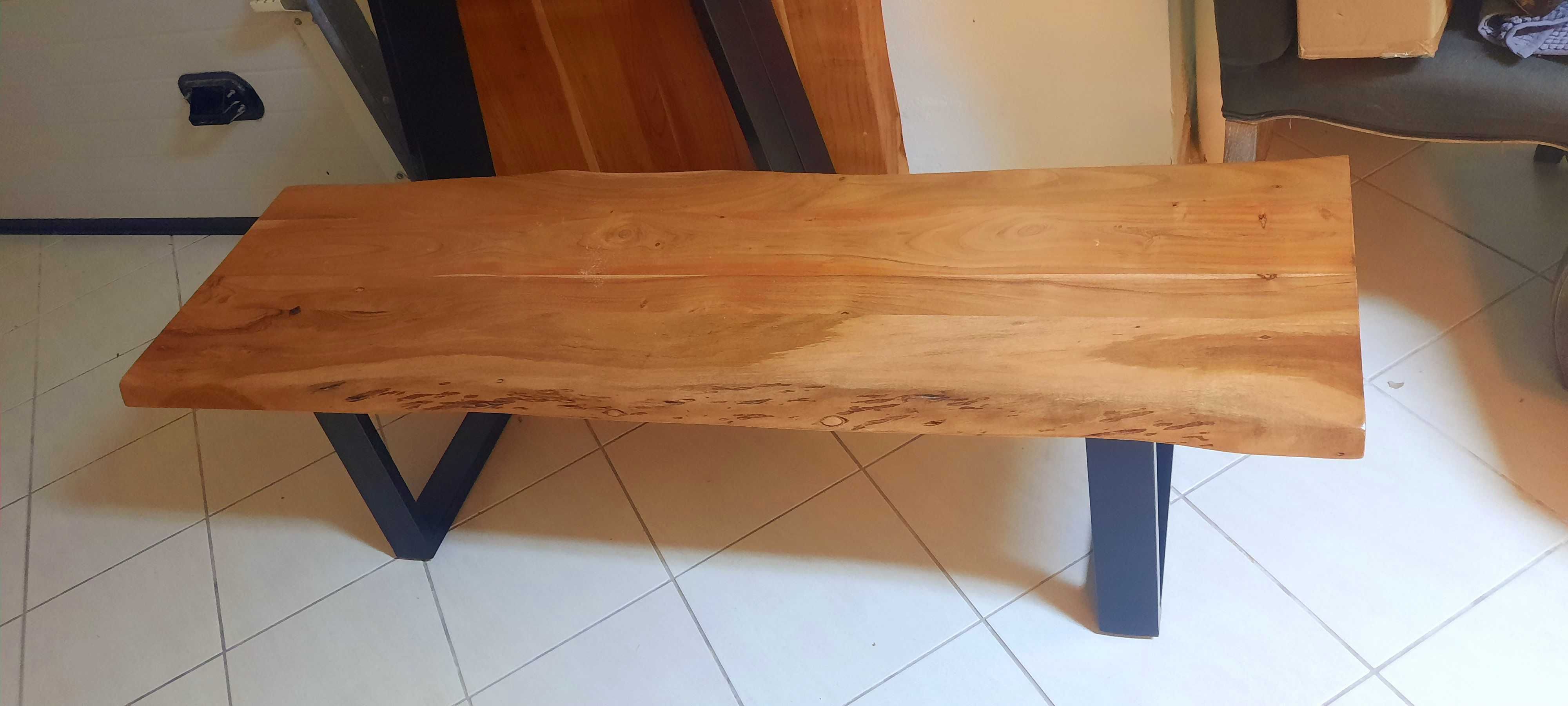 Mesa em Acacia maciça+banco