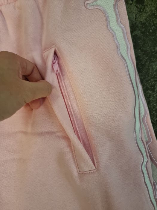 Штани під стиль Monster Enegry Strawberry Dreams, рожеві, широкі