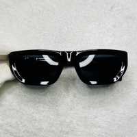 Трендові сонцезахисні окуляри в чорній глянцевій оправі