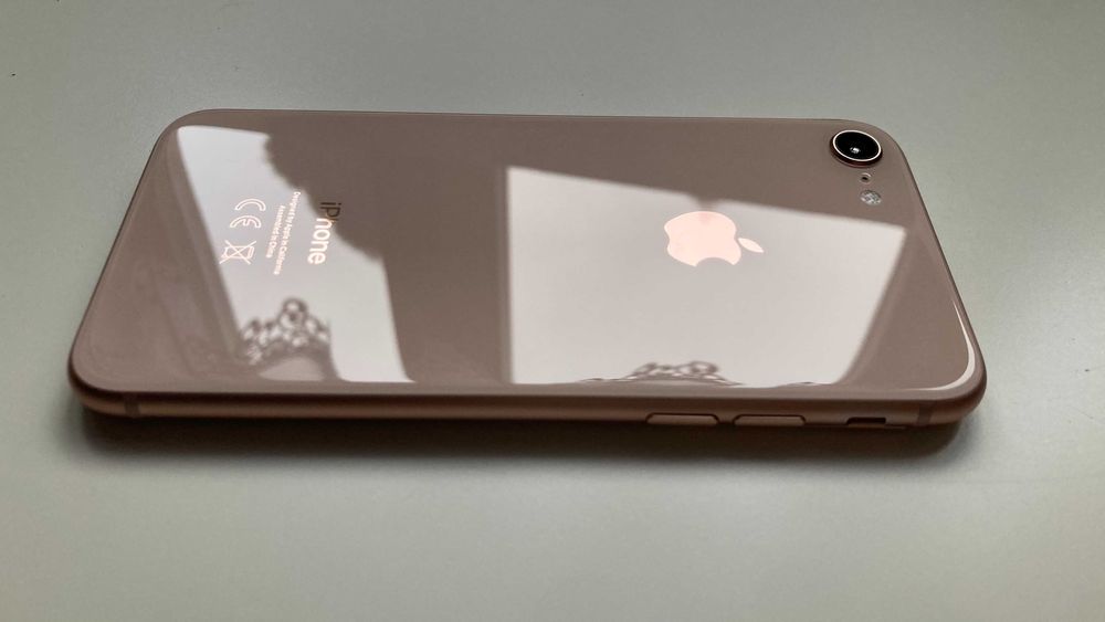 iPhone 8 64 GB – Rose Gold (Ekran do Wymiany) - Stan Idealny!