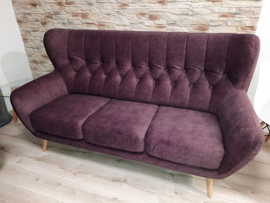 Sofa trzyosobowa na nóżkach