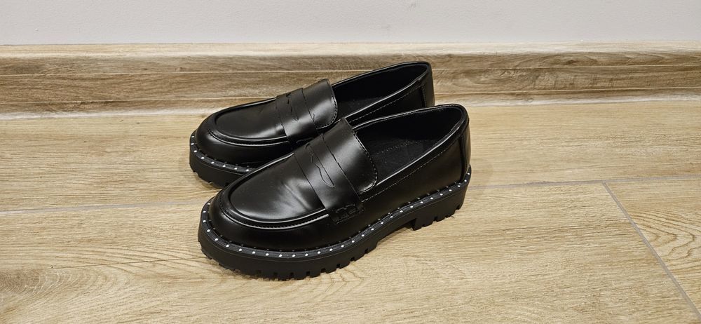 Sprzedam buty Reserved dla dziewczynki