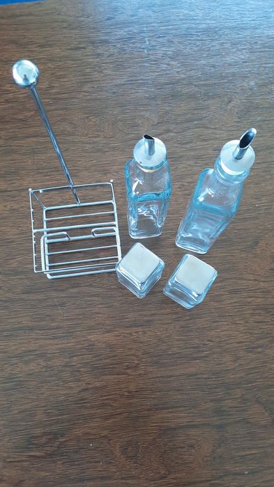 Galheteiro, saleiro e pimenteiro de vidro