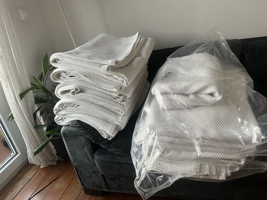 Colchas de cama brancas COMO NOVAS