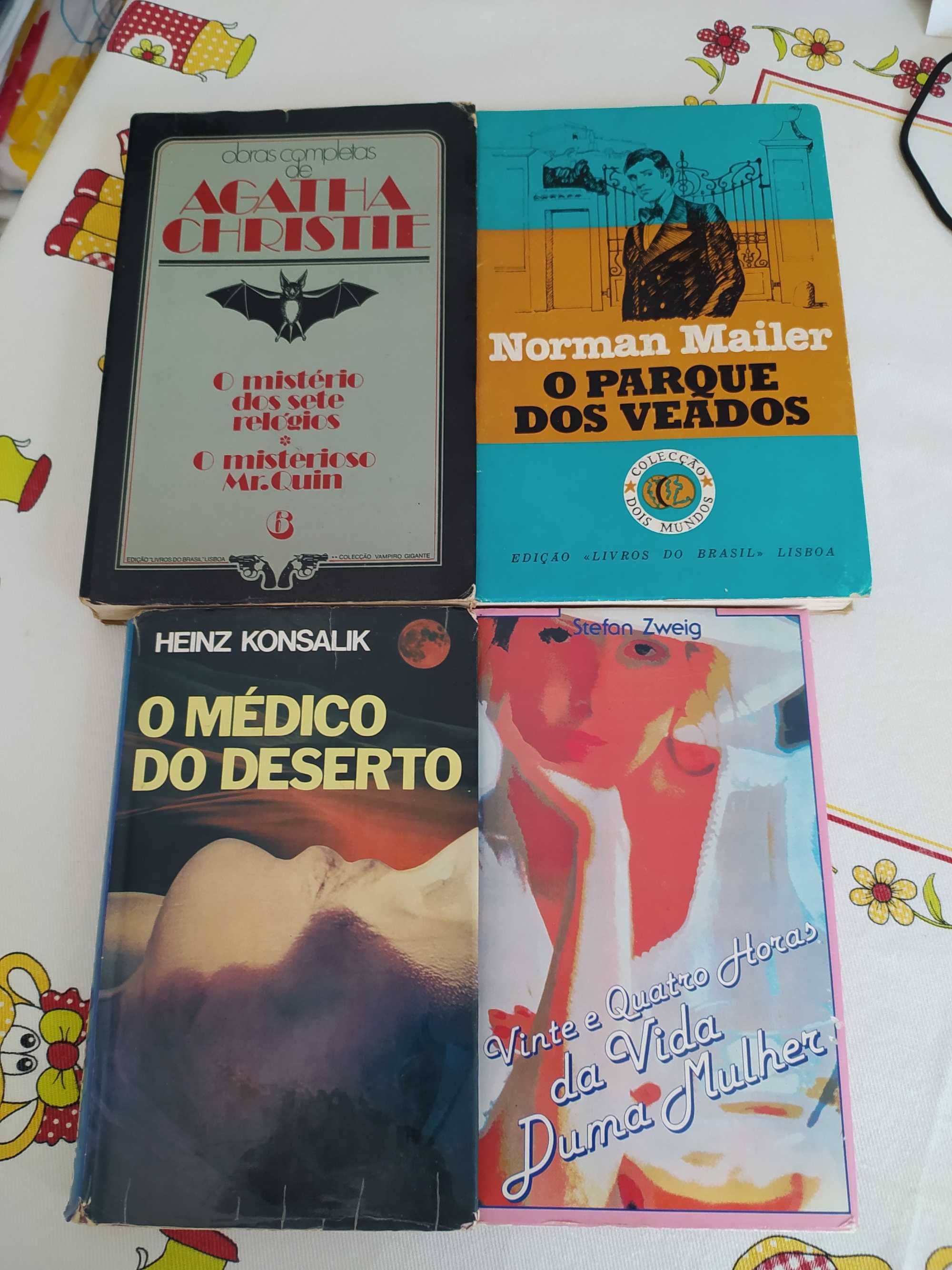 Livros variados em bom estado