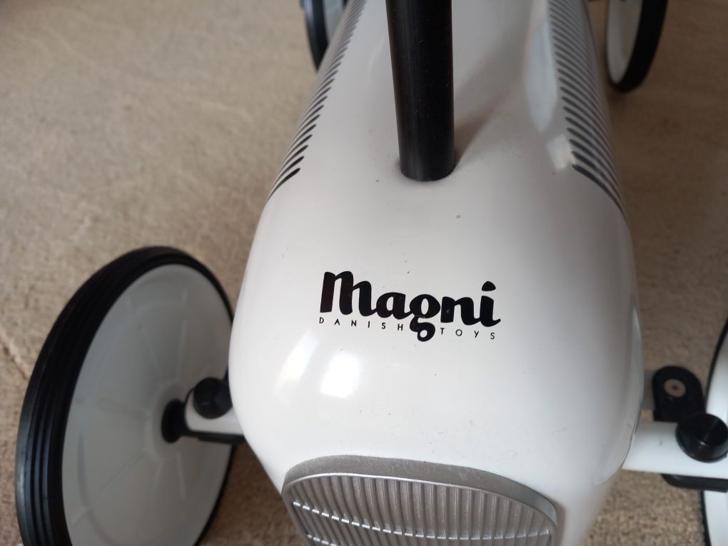 Carro Magni Toys criança