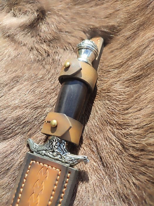 Nóż ręcznie robiony.