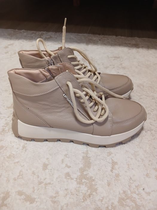 Зимові черевики  жіночі нові